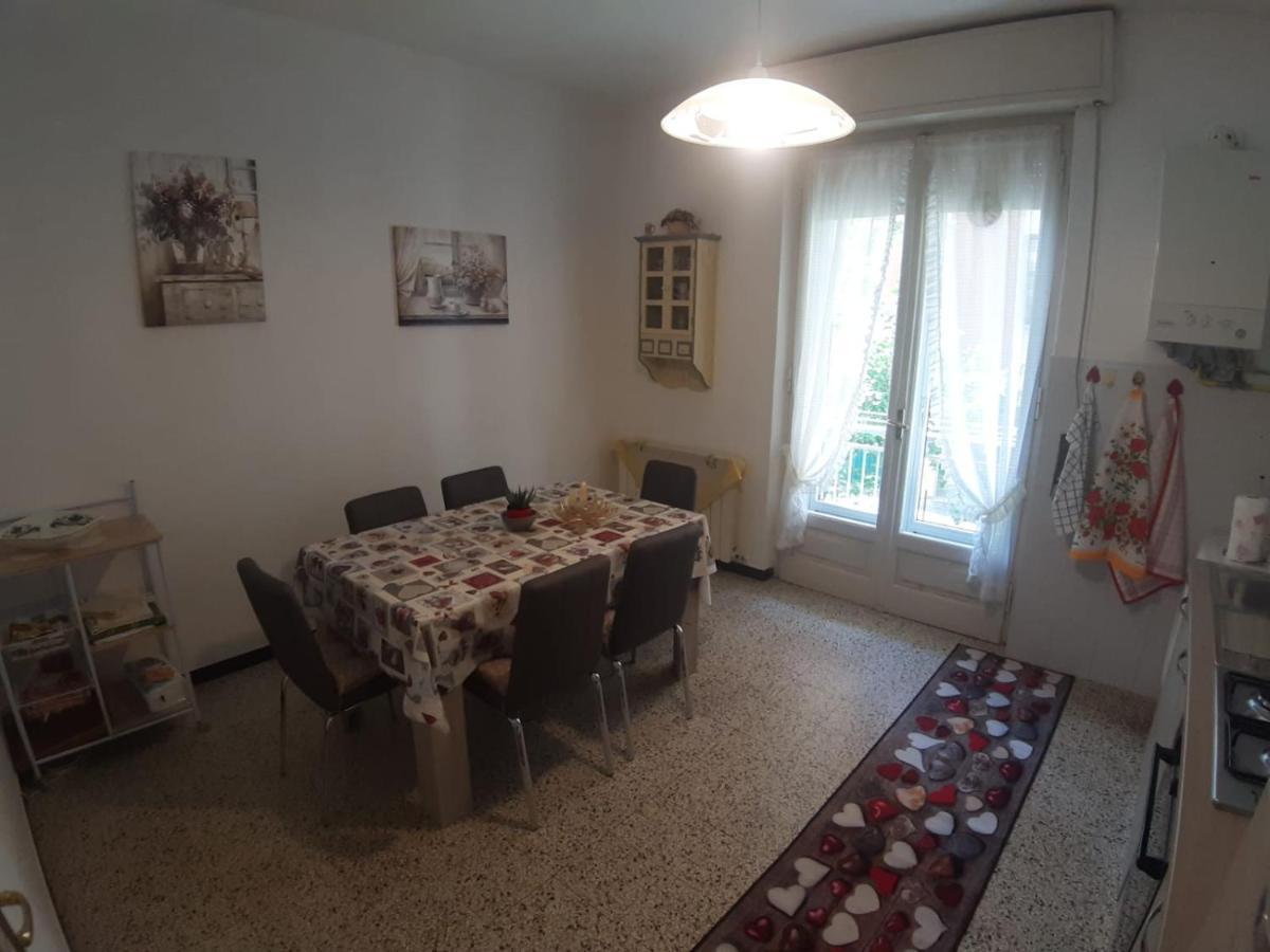 Appartamento Centrale Fino A 8 Posti Letto Pontremoli Luaran gambar