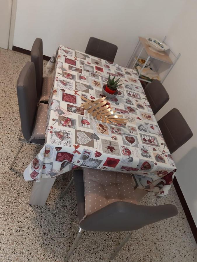 Appartamento Centrale Fino A 8 Posti Letto Pontremoli Luaran gambar
